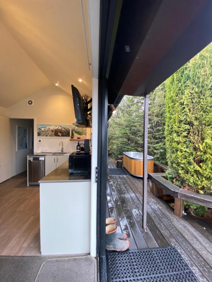 Black Beech House With Stunning Outdoor Bath Lake Tekapo Exterior photo