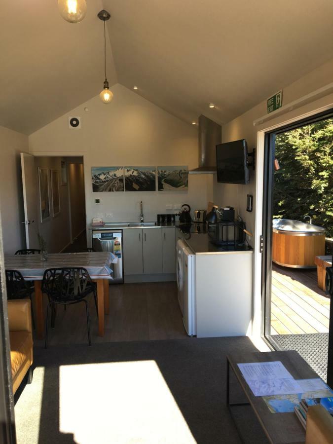 Black Beech House With Stunning Outdoor Bath Lake Tekapo Exterior photo